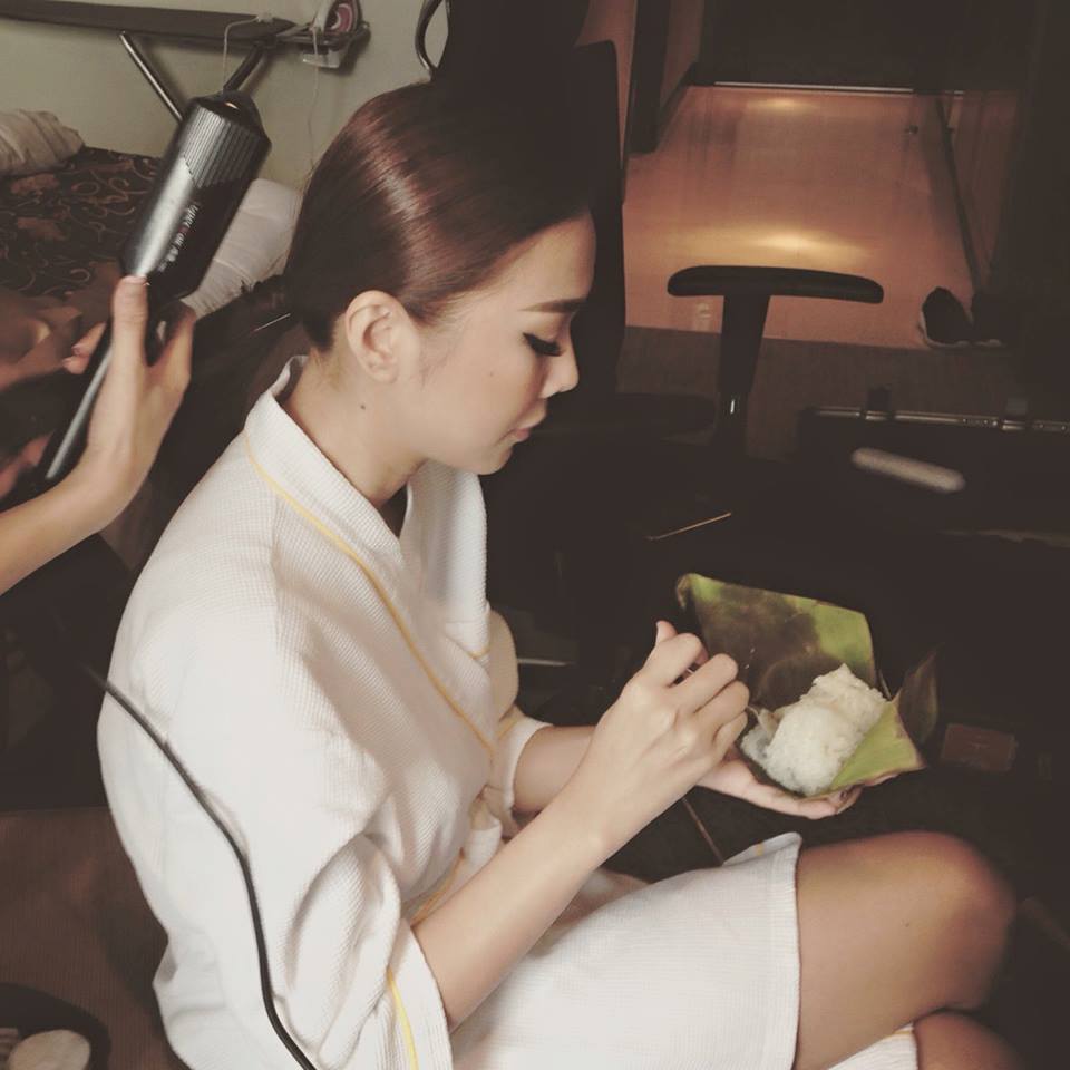 Thanh Hằng ăn xôi bữa sáng và ăn cho cả ngày làm việc.