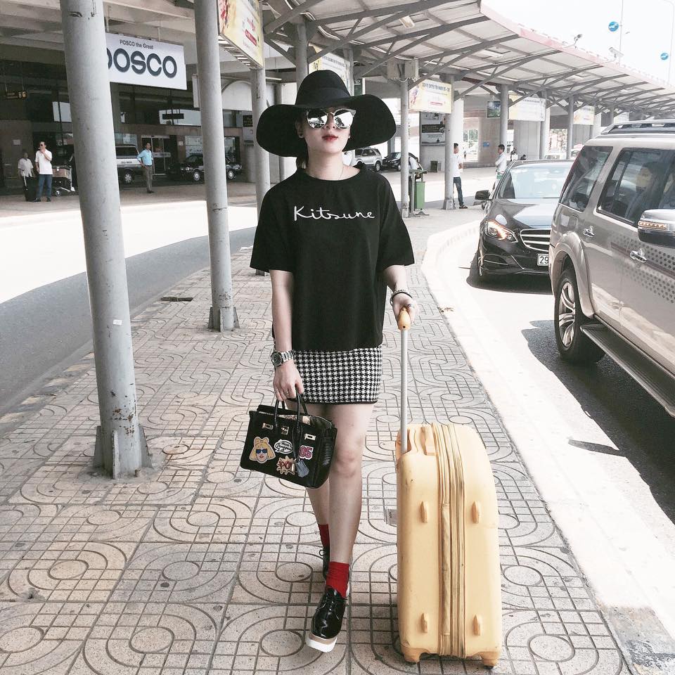 Yến Nhi điệu đà khi ra Hà Nội dự event.
