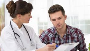 Nếu bệnh đi kèm với triệu chứng hoa mắt hoặc đau ngực và bụng, bạn nên đi khám bác sĩ ngay bởi đây có thể là dấu hiệu mắc bệnh nan y như đau tim, đột quỵ.