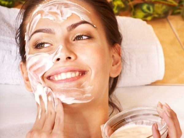 Da trắng hồng tự nhiên mà không bắt nắng khi đắp mặt nạ buổi tối