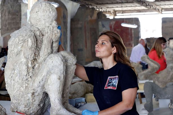 Thị trấn Pompeii nằm gần vùng Naples của Italia, được thành lập vào khoảng thế kỷ thứ 7-6 TCN bởi người Osci hay Oscan - một sắc tộc có nguồn gốc từ trung tâm Italia.