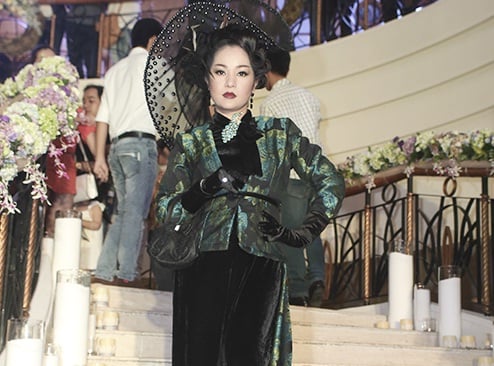 Thúy Nga mặc diêm dúa đi sự kiện cùng con gái