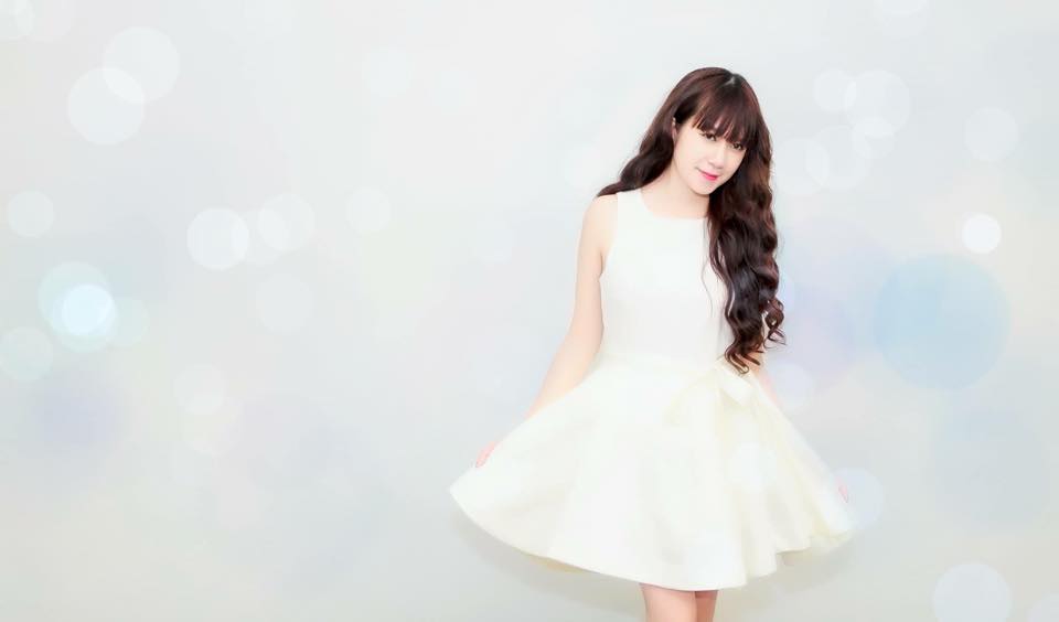 Bà xã Minh Hà của ca sĩ Lý Hải vẫn trẻ trung như cô gái 20 dù đã sinh ba nhóc tì.