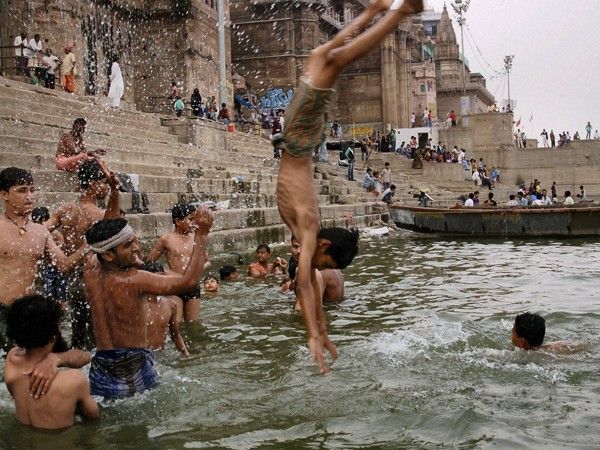 Ở 2 bang Andhra Pradesh và Telangana nhiệt độ trung bình có khi lên tới 48 độ C.