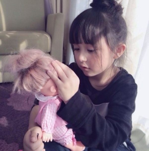 'File đính kèm' là những đồ vật trẻ con cực kì yêu thích và chúng sẽ chẳng rời nổi khỏi những vật bất ly thân này mọi lúc mọi nơi.