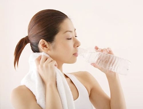 Thực hư việc nước đun sôi để nguội gây ung thư?