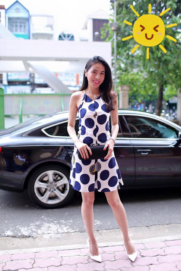 Thủy Tiên xuất hiện sau khi đinh chính hình ảnh bé Bánh Gạo xuất hiện trên mạng. Cô gây ấn tượng mạnh khi xuất hiện với set đồ 1,5 đi dự sự kiện.