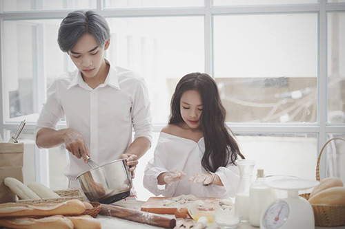 Bộ ảnh mới của cặp anh trai em gái Việt gây tranh cãi