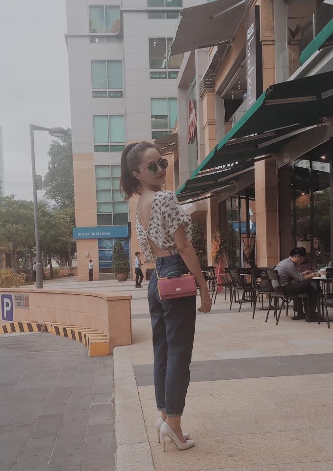 Hương Giang Idol gợi cảm khoe lưng trần ra phố.
