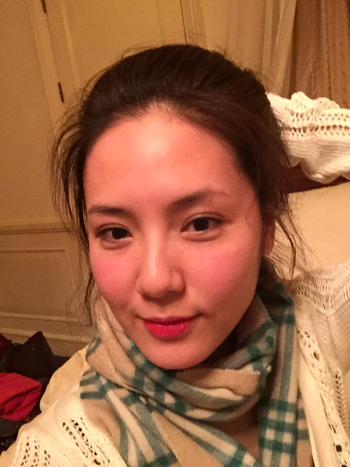 Phương Linh giản dị khi đi tập chương trình.