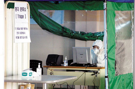 Hàn Quốc: MERS bùng phát mạnh mẽ, 700 trường học đóng cửa