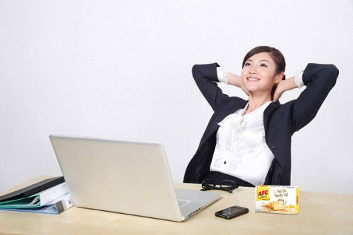 Vì vậy, hãy ngồi ăn ở khu vực sinh hoạt chung và rửa tay sạch trước và sau khi sử dụng bàn phím để loại bỏ những mầm mống gây bệnh.