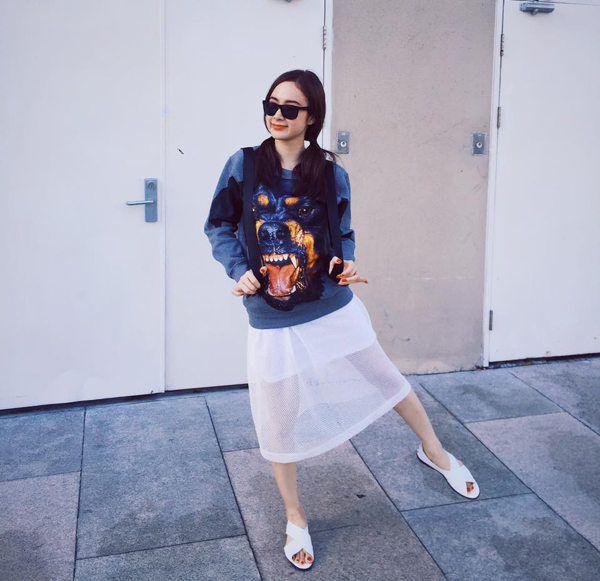Bức hình Angela Phương Trinh với phong cách trẻ trung, nhí nhảnh được nhiều người yêu thích.