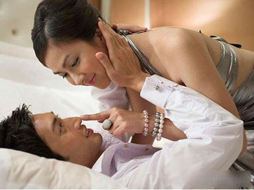 Sáng chia tay, tối vào nhà nghỉ với bồ thì gặp bạn gái cũ