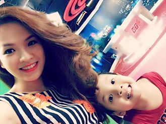 Đan Lê ngày càng đẹp đằm thắm và mặn mà.