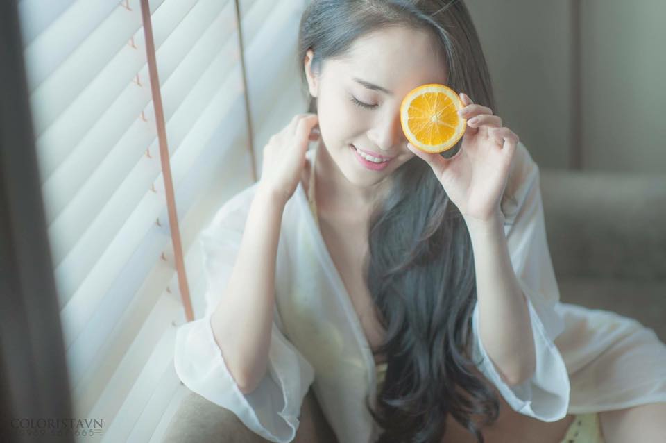 Quỳnh Nga gợi cảm và khoe từ hôm nay được bắt đầu kỳ nghỉ ngơi.