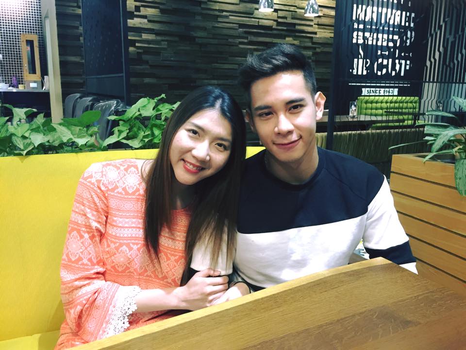 Ngọc Quyên dựa vai bạn thân Hồ Vĩnh Khoa tình tứ. Cô vừa về Việt Nam thăm mẹ.