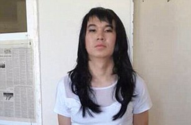 Chàng trai giả gái để đi thi hộ người yêu