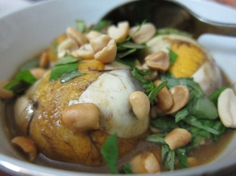 Nguy hại chết người từ trứng vịt lộn