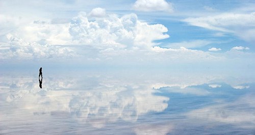 Ngỡ ngàng vẻ đẹp thoát tục của cánh đồng muối lớn nhất thế giới