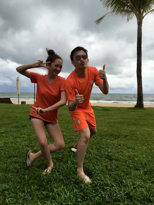 Dương Triệu Vũ và Bảo Anh chụp ảnh tinh nghịch ở Phú Quốc.