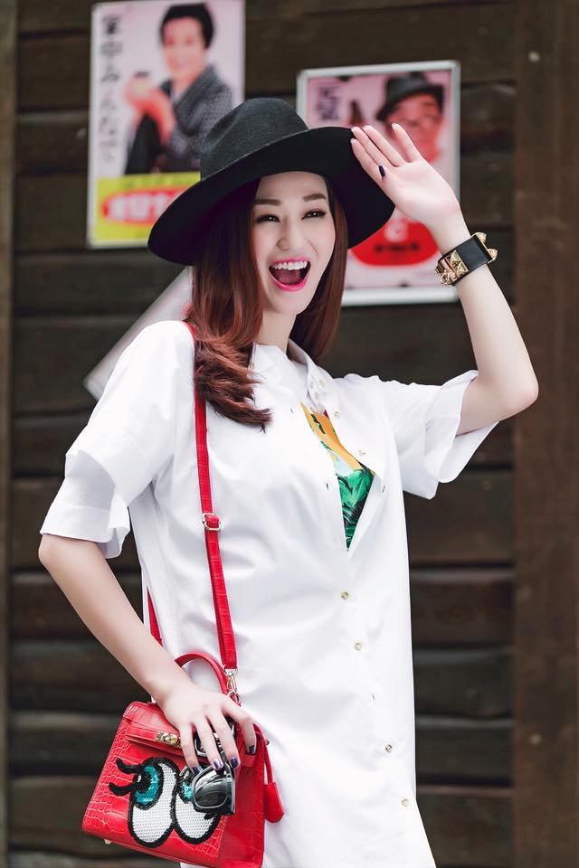 Khánh My điệu đà ra phố ngày cuối tuần.