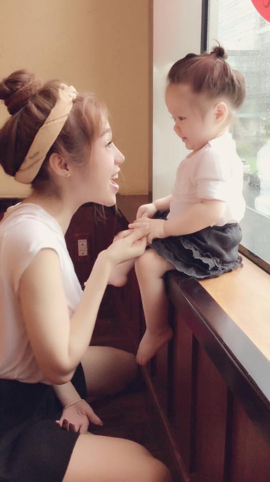 Cô bé Mộc Trà đã lớn hơn trước rất nhiều và cũng rất hiếu động.