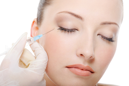 Làm đẹp sai cách, gần 100 người bị mù