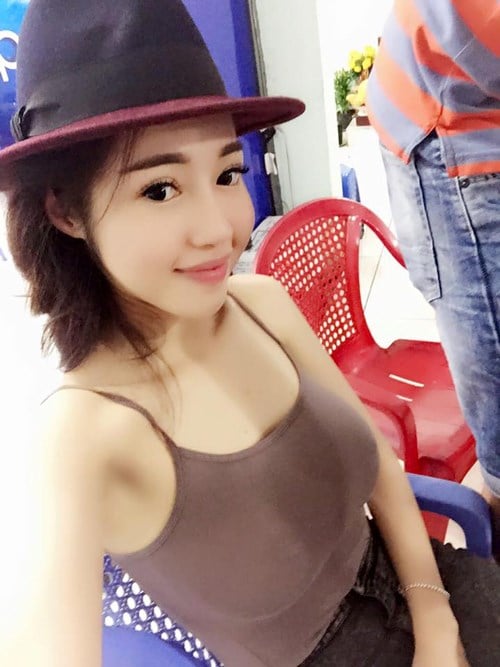 Elly Trần gợi cảm ngay cả khi đã làm mẹ.