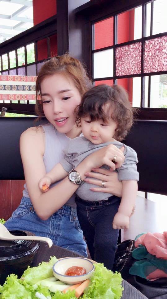 Mặc dù không như nhiều Shbet111 slot, casino, thể thao, xổ số người nổi tiếng khác, thiếu vắng bóng dáng người đàn ông bên cạnh nhưng Elly vẫn tạo ra cho con gái và bản thân nhiều khoảnh khắc quý giá.