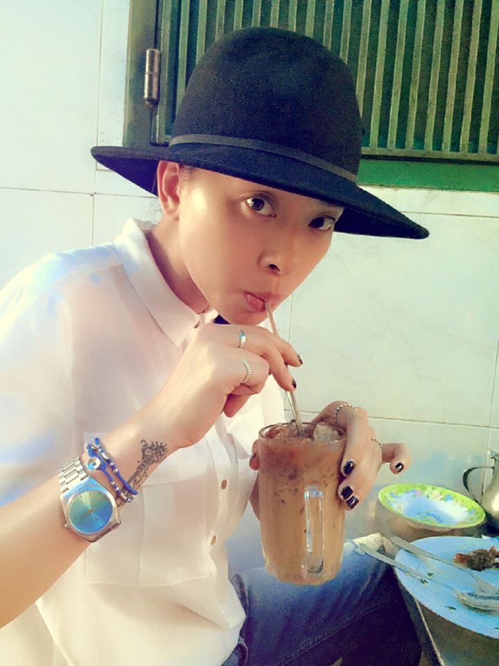 Ngô Thanh Vân: ' Ăn sáng kiểu chuẩn sài gòn. Cơm sườn cafe sữa đá'.