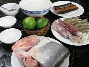 Mẹo khử mùi cá tanh trên vật dụng chế biến
