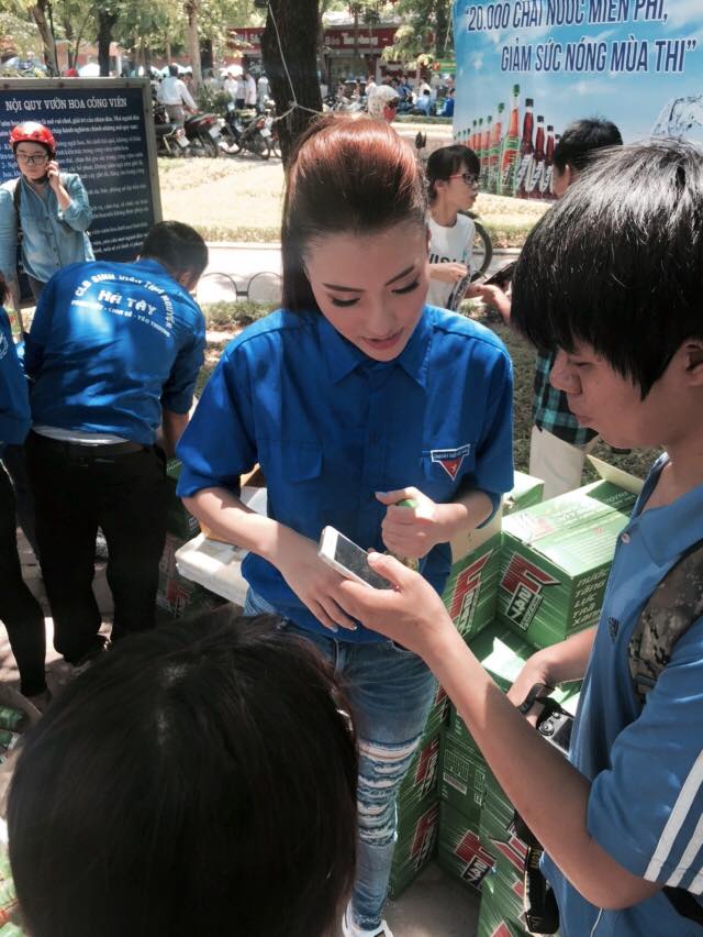 Hồng Quế tham dự tiếp sức mùa thi.