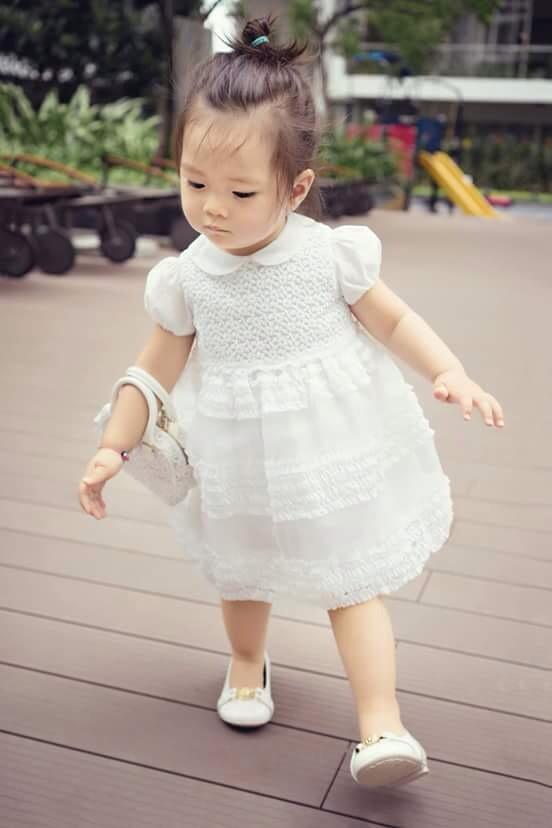Vẻ đáng yêu thiên thần của bé Sol làm 'đốn tim' cộng đồng mạng.