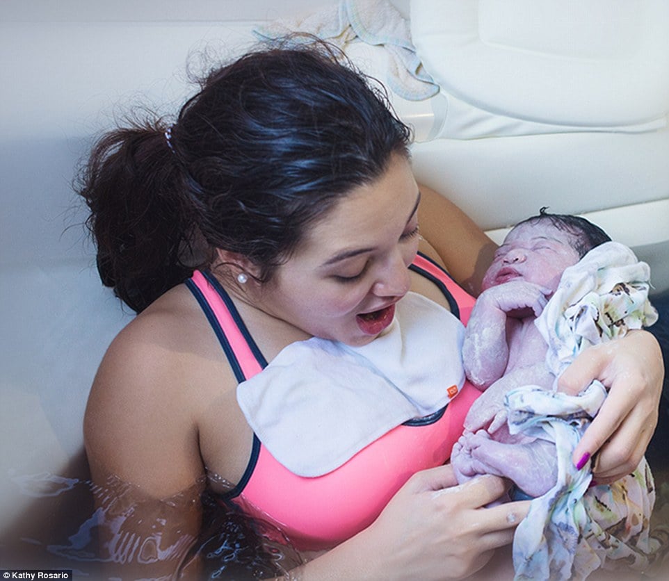 Bà mẹ vô cùng ngạc nhiên khi biết đưa con mới chào đời là một công chúa, vì cô không biết giới tính của con trước khi sinh.