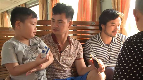 Con trai Xuân Bắc dễ thương trong 'Bố ơi, mình đi đâu thế'
