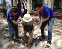 'Tình nguyện viên bá đạo' và cái tâm của nhà báo