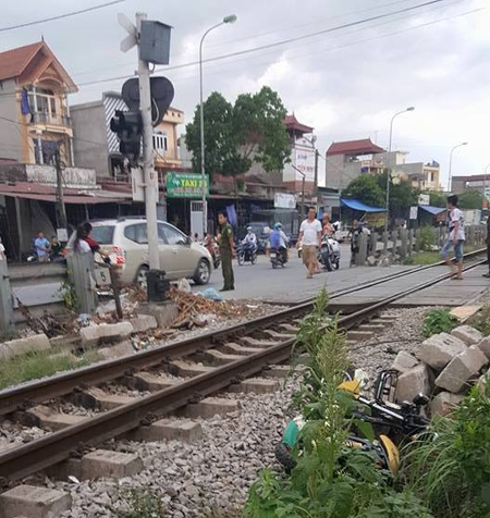Xót xa nam sinh bị tàu hỏa tông chết trên đường đi thi về