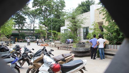 Tại buổi họp báo chiều 7/7, thiếu tá Đào Văn Thêm, Phó Trưởng phòng tham mưu công an tỉnh Bình Phước cho biết, thông tin đã bắt được một hung thủ trong vụ giết người là chưa chính xác. Đúng là có làm việc với một đối tượng nghi vấn nhưng chưa xác định đối tượng có phải là thủ phạm hay không. Hiện cơ quan công an đang khoanh vùng xác minh đối tượng.