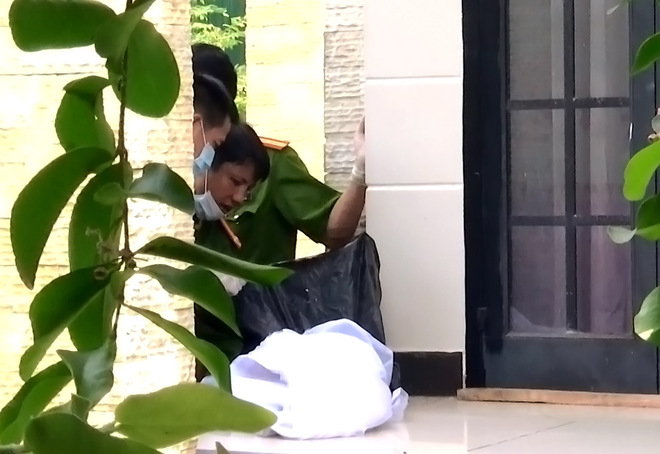 Cơ quan điều tra tình nghi vụ án mạng đặc biệt nghiêm trọng này có thể xuất phát từ một vụ cướp. Hung thủ gây ra thảm sát gồm nhiều người.