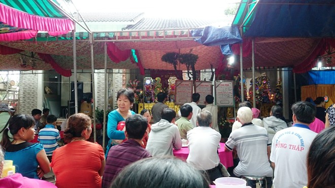 Thảm sát ở Bình Phước: Người thân, bạn bè khóc nghẹn tiếc thương
