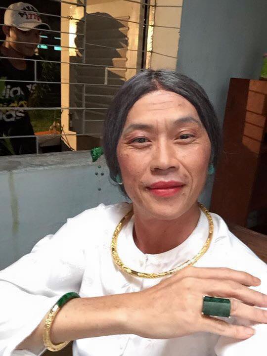 Diễn viên Thanh Thúy khoe ảnh Hoài Linh và chia sẻ hài hước là danh hài làm giai nhân già.