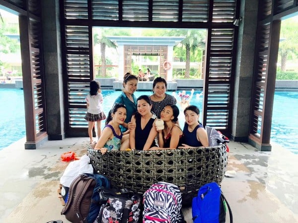 Đoan Trang: 'Bạn đến chơi nhà... Một mùa hè tuyệt vời và thú vị! Ước gì hè nào các bạn yêu cũng về để ta lại được cùng nhau như vầy các bạn nhỉ'.
