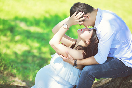 Bộ ảnh mẹ bầu đẹp rực rỡ trong nắng sớm đầu hè
