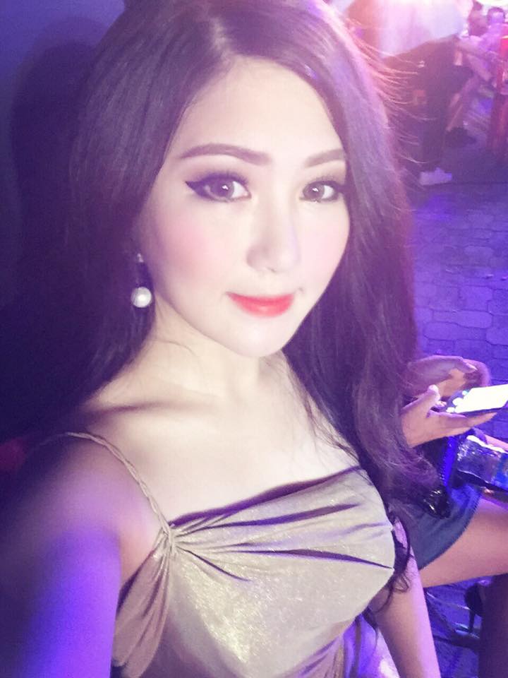 Hương Tràm bị fans bắt lỗi vì lỗi trang điểm quá đậm và 'già hơn so với tuổi thật' của mình.
