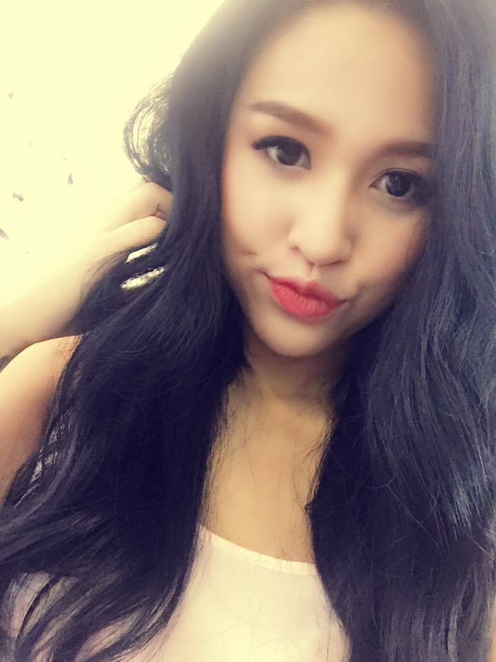 Thanh Vân Hugo bức xúc trước vẻ 'dạy đời' của người khác. Nữ MC xinh đẹp bày tỏ: 'Sợ nhất những kẻ thích lên mặt dạy đời và phán xét, chẳng hiểu lấy tư cách hay tự cho mình cao sang gì để đánh giá tư cách người khác ???'.