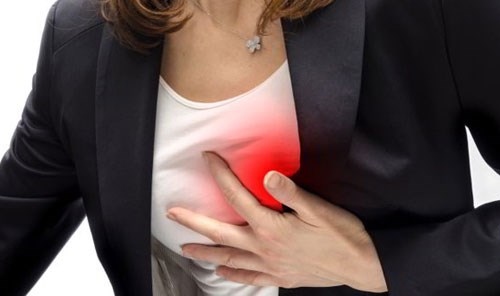 Vì thế, bạn cần lưu ý khi đột nhiên thường xuyên thấy có cảm giác ngứa râm ran, khó chịu trong lòng bàn tay, bàn chân, xuất hiện cùng với các dấu hiệu dưới đây, bạn phải đi đến bác sĩ kiểm tra ngay.