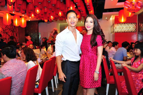 Trương Ngọc Ánh tình tứ bên Kim Lý đập tan tin đồn rạn nứt