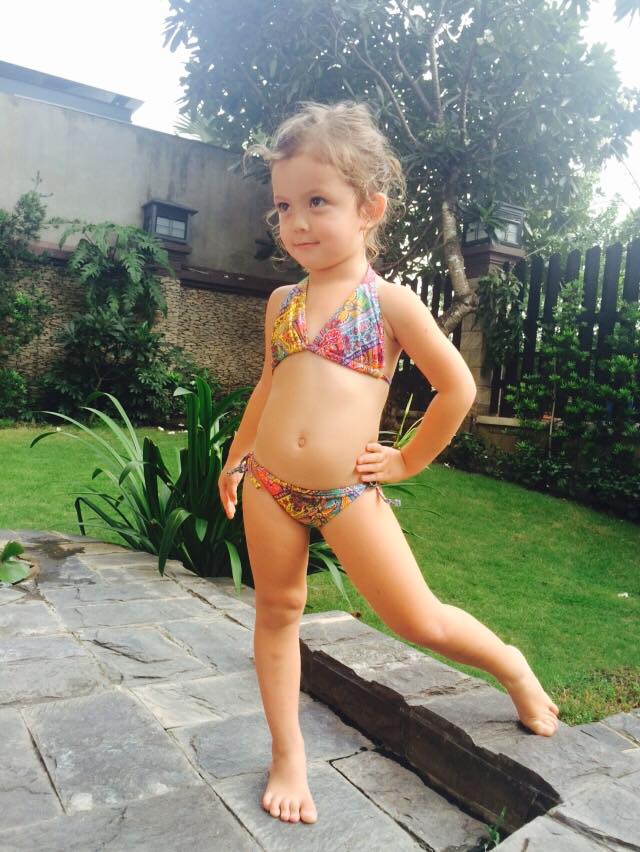 Hồng Nhung khoe bé Tép mặc bikini siêu đáng yêu.