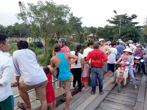 Thông tin mới nhất về vụ phát hiện xác phụ nữ lõa thể trôi sông